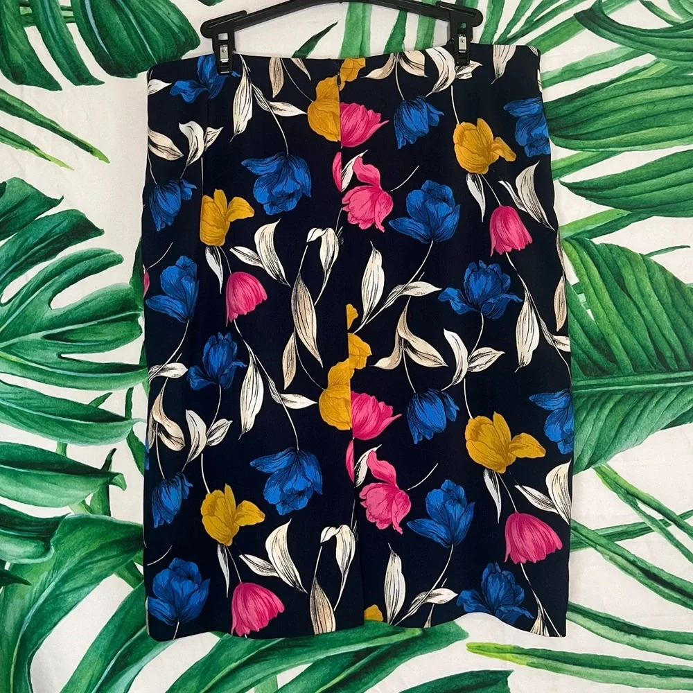 Ann Taylor Factory 12 Blue Yellow Pink Tulip Straight Office Work Church Skirt - Picture 2 of 8